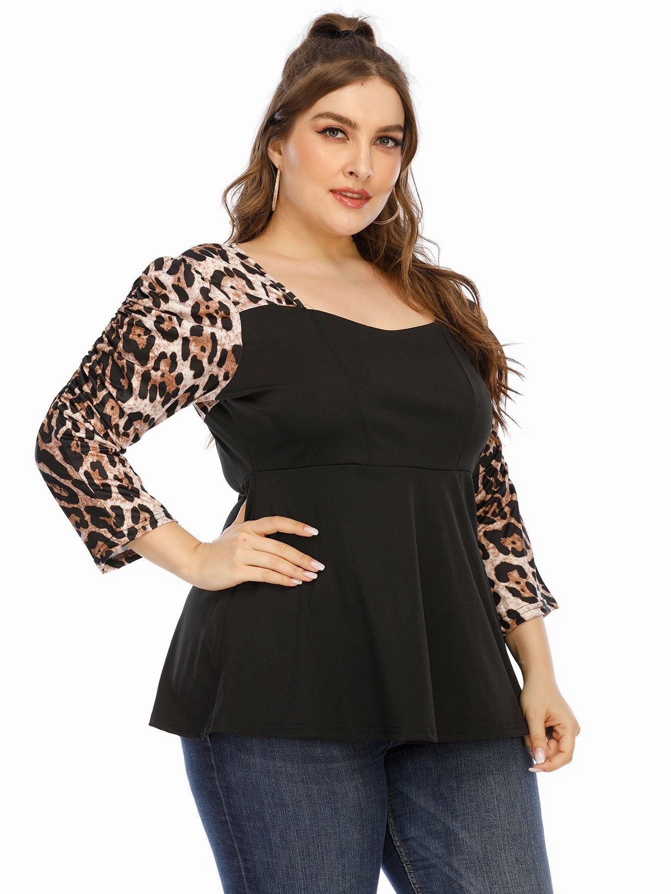 KittenAlarm - Plus Sweetheart Neck Leopard Print Tee
